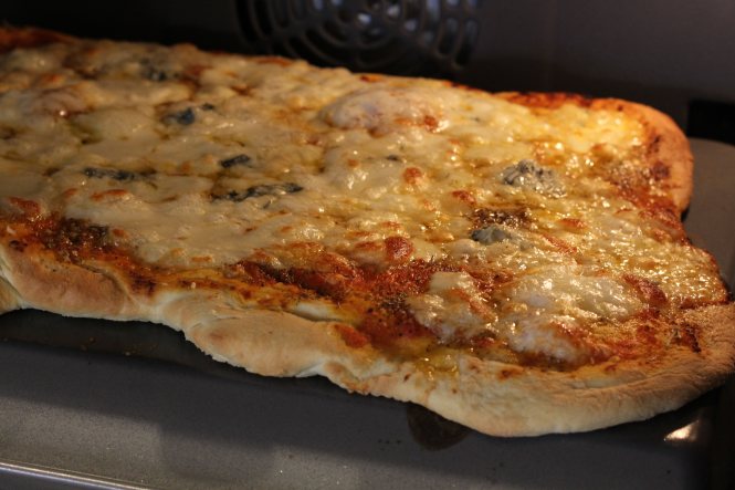Pizza casera de 4 quesos